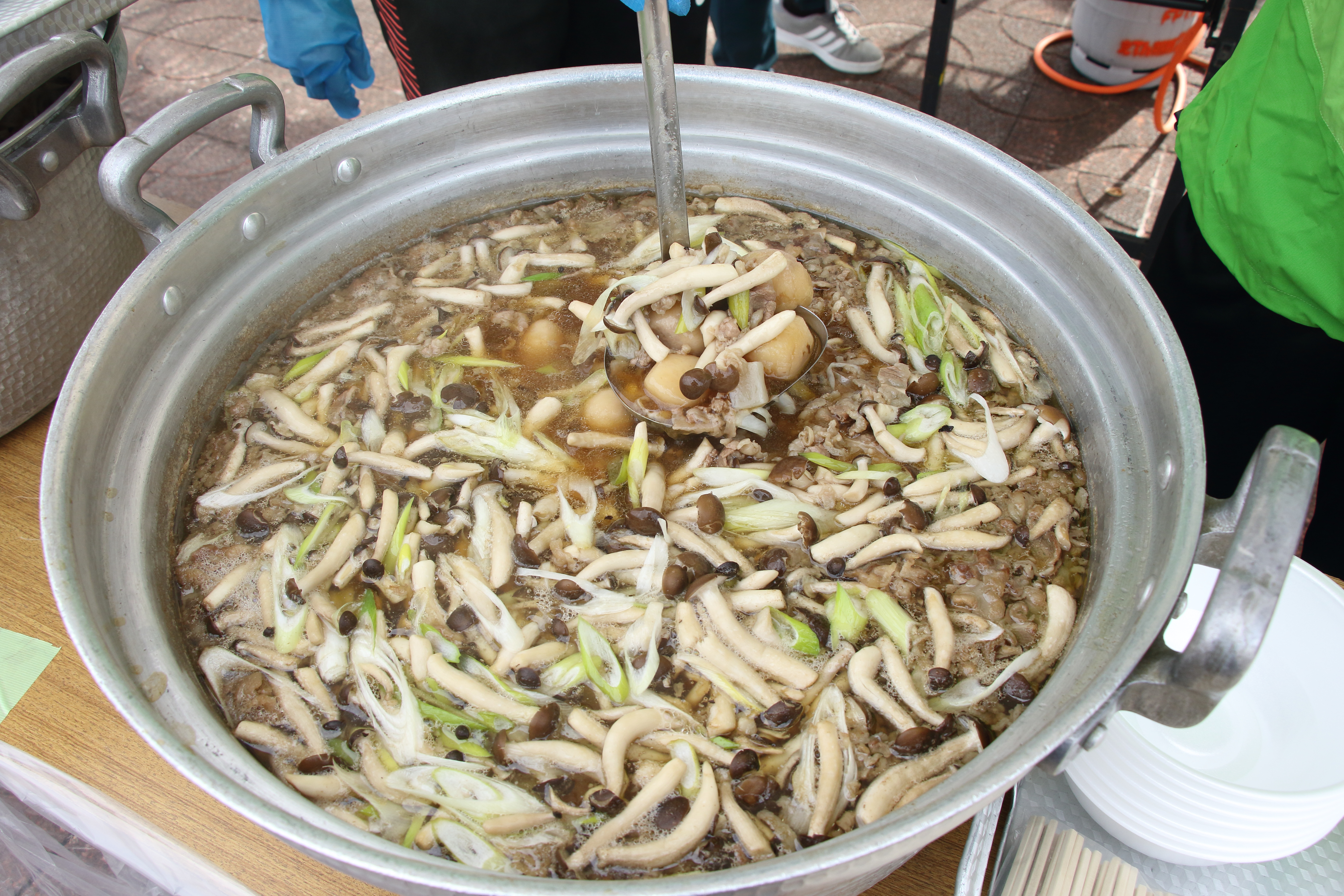 エイドステーションで提供される芋煮